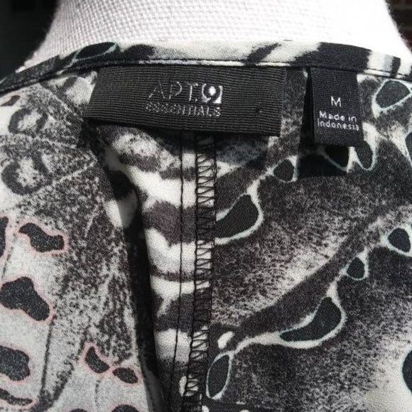 Apt. 9 Essentials Spaghetti Strap Top Size Medium - Picture 4 of 4